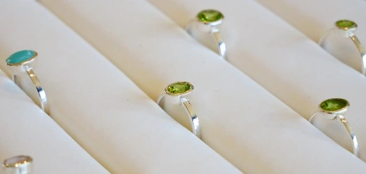 Bagues en pierres précieuses Choix de bagues en pierres précieuses