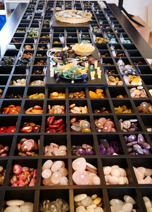 Notre collection de pierres polies, galets et boules